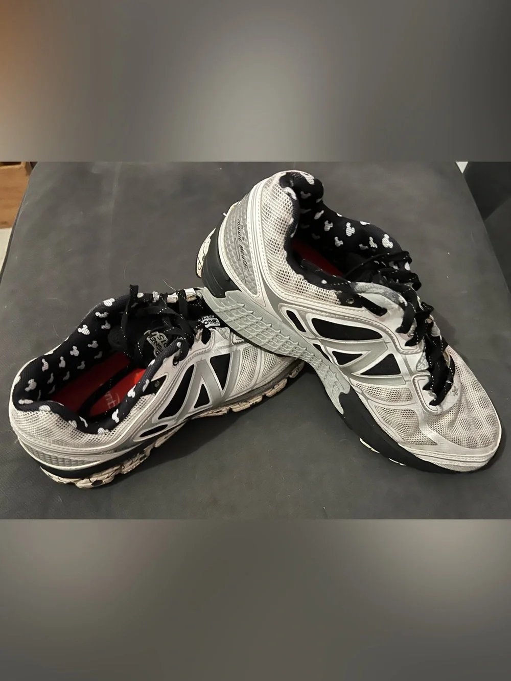 Run Disney 2015 New Balance Minnie Mouse Silver and Black Mesh Running Sneakers